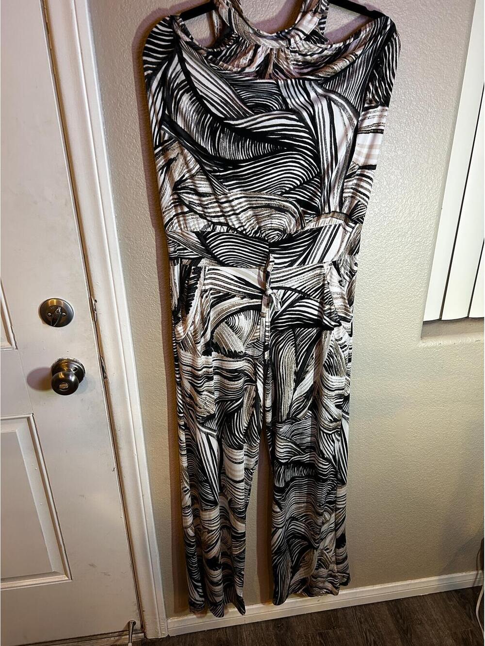 Valy Shop Black and White Abstract Print Jumpsuit with Tie Waist size Medium